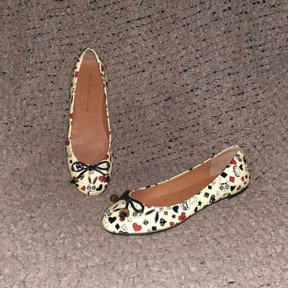 MARC BY MARC JACOBS-Animal/Card Suits Graffiti-Patent Ballet/Bow-Sz 38-Excellent - Picture 1 of 8